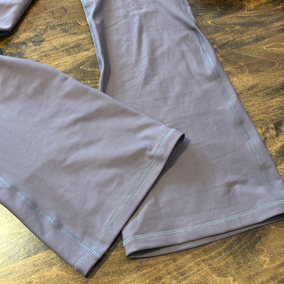 Old Navy active slim boot cut legging. - Picture 4 of 5